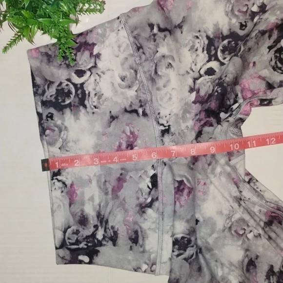 lululemon athletica 2 Piece Set. Womens size4.Moody Mirage,White,DeepNavy color - Picture 12 of 12